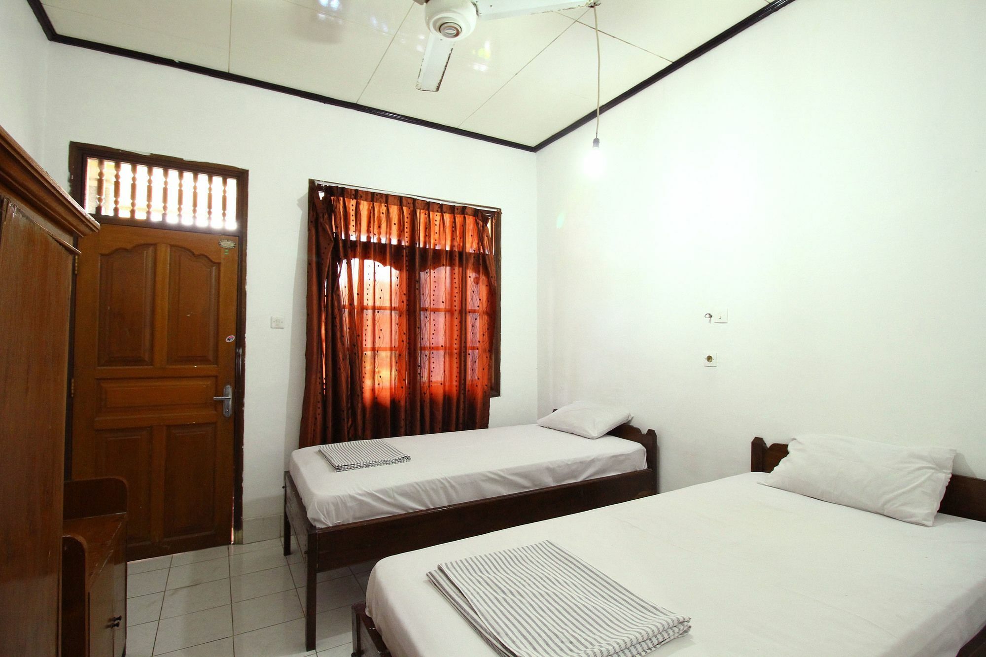 Dua Dara Inn Kuta Legian Εξωτερικό φωτογραφία