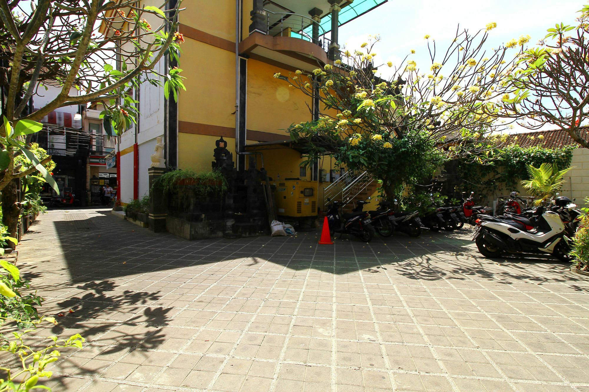 Dua Dara Inn Kuta Legian Εξωτερικό φωτογραφία