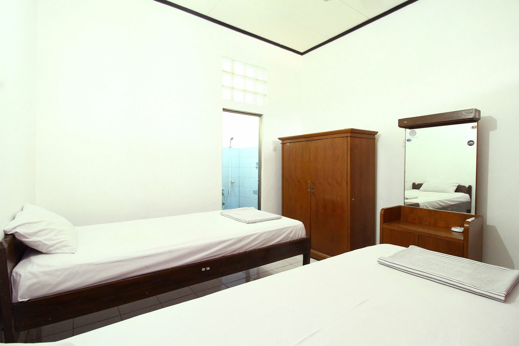 Dua Dara Inn Kuta Legian Εξωτερικό φωτογραφία