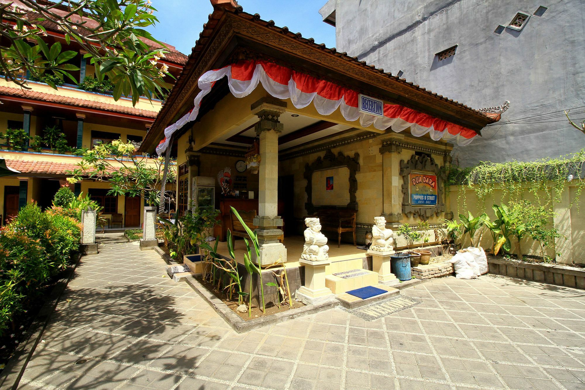 Dua Dara Inn Kuta Legian Εξωτερικό φωτογραφία